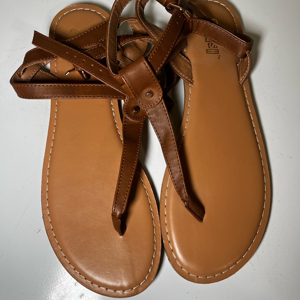 New with out tag Brash Brown Strappy Sandals